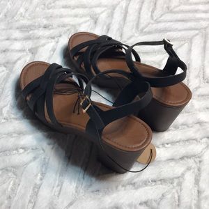 Strap buckle open toed heels